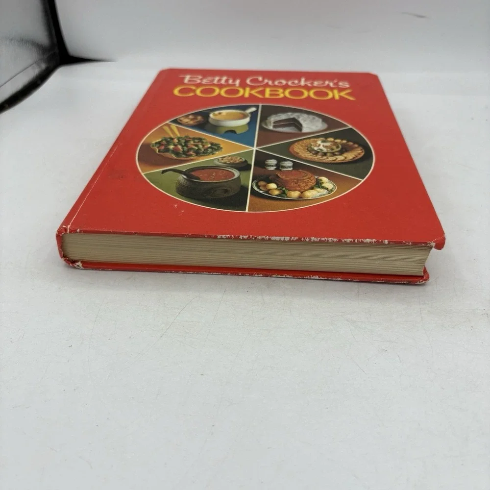 Betty Crocker's Cookbook Red Hardcover 1972 Pie Cover Sears Holiday Ed 12 Print